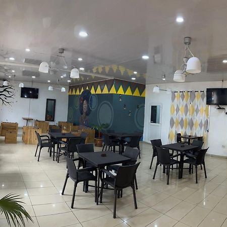 Sky Inn Hotel Фрийтаун Екстериор снимка