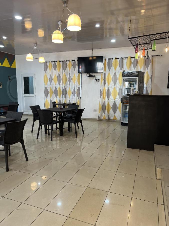 Sky Inn Hotel Фрийтаун Екстериор снимка