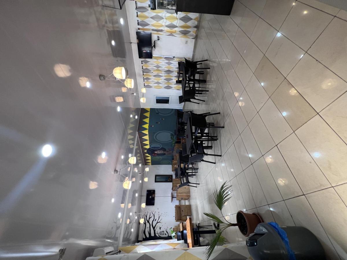 Sky Inn Hotel Фрийтаун Екстериор снимка