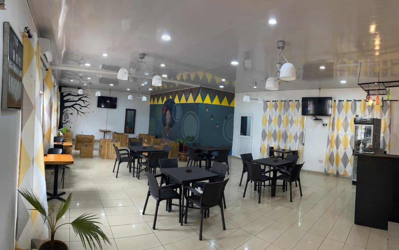 Sky Inn Hotel Фрийтаун Екстериор снимка