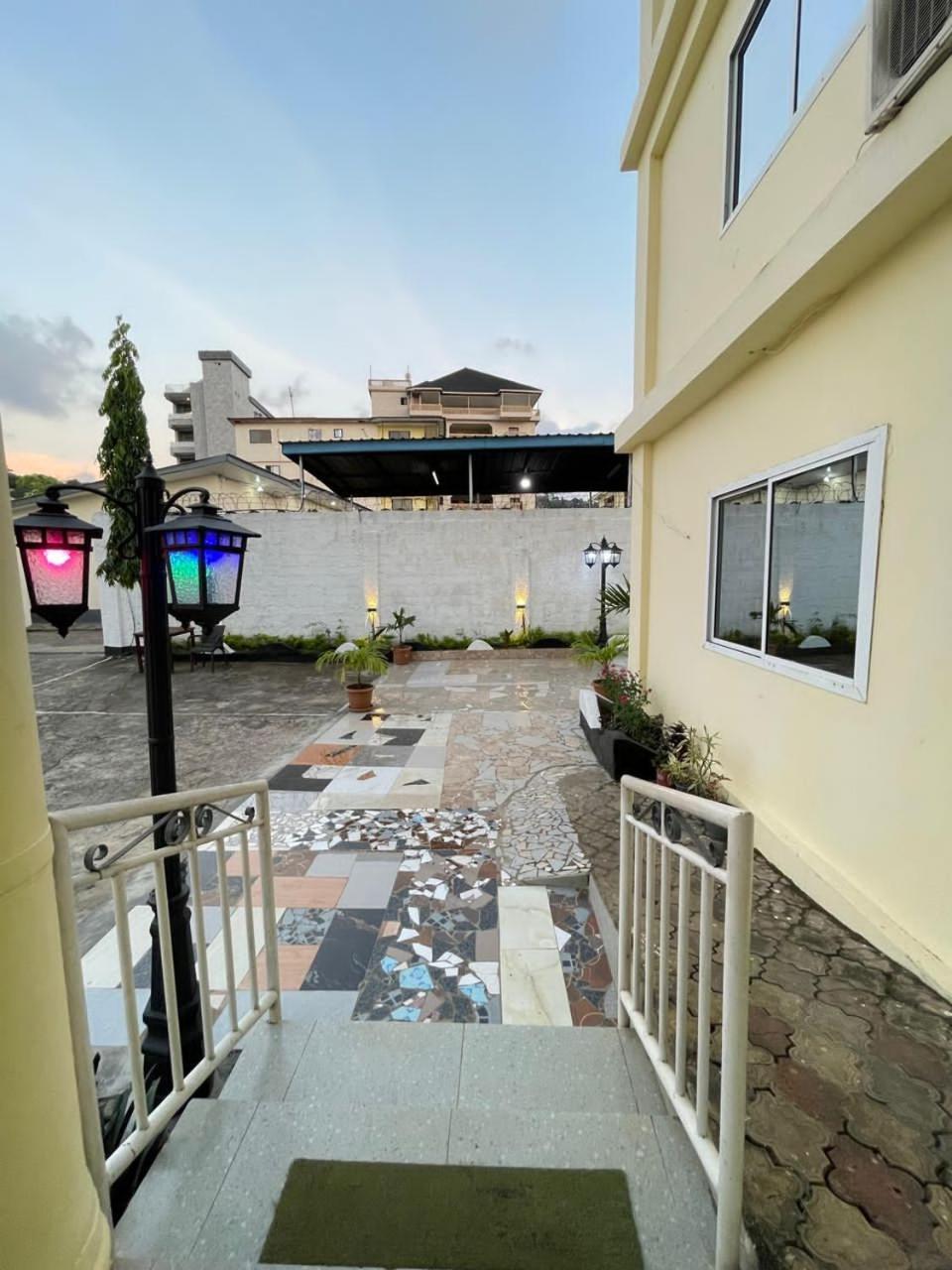 Sky Inn Hotel Фрийтаун Екстериор снимка