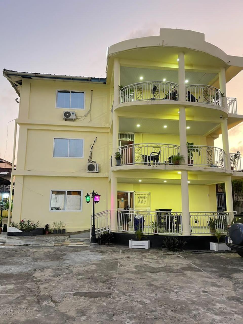 Sky Inn Hotel Фрийтаун Екстериор снимка
